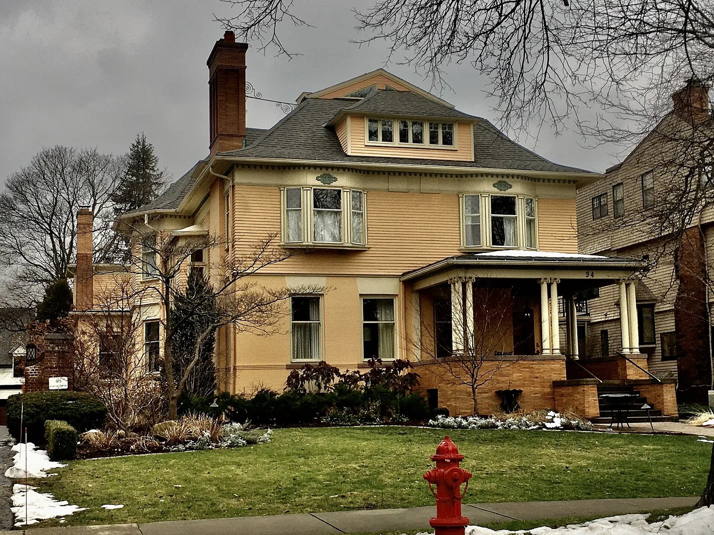 Well-kept two-storey house with a front porch
